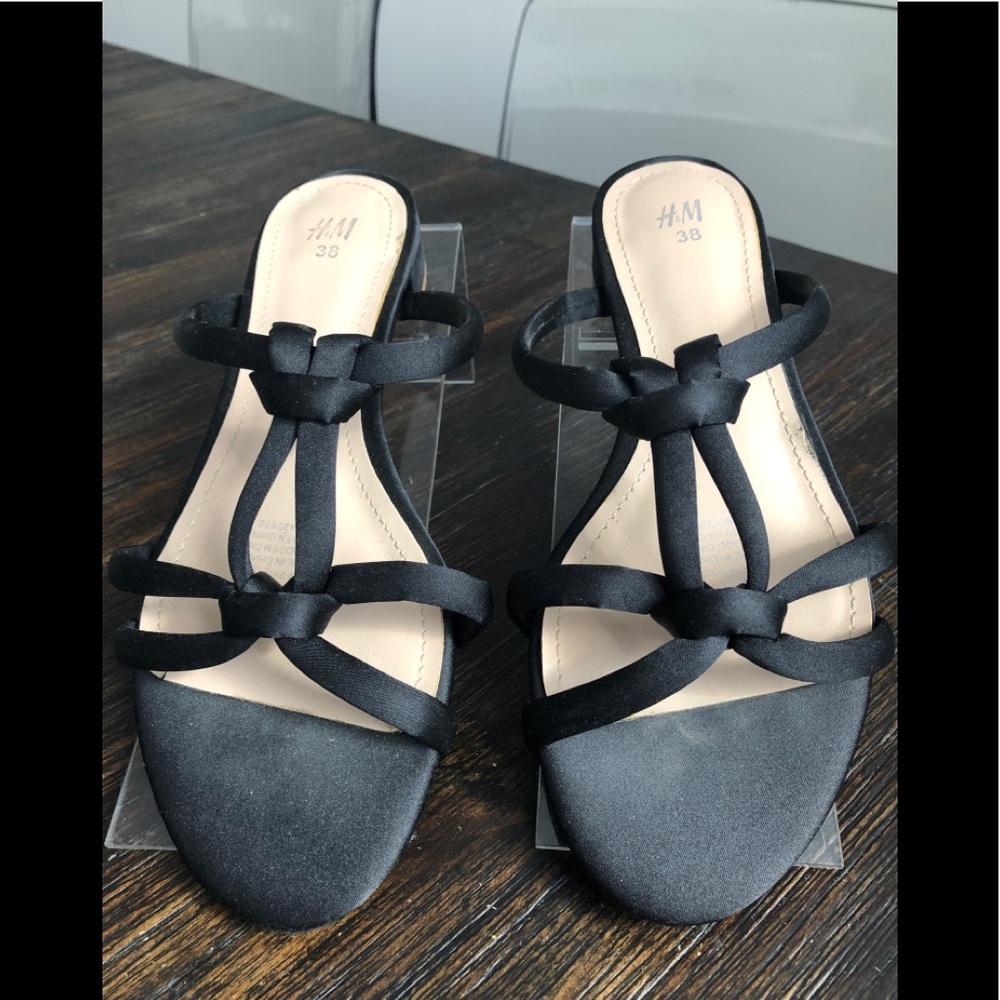 H&M Sandals Strappy Dressy Flats Comfort Black